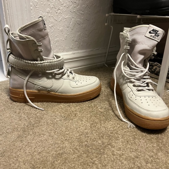 2017 Nike 
Wmns SF Air Force 1 High 'Light Bone' - Picture 5 of 6